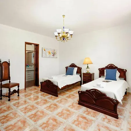 Luxury Carvoeiro Fragrancia Dois 4 Bedroom Gated Pool Villa *