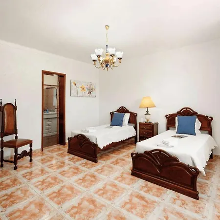 Luxury Carvoeiro Fragrancia Dois 4 Bedroom Gated Pool Villa *