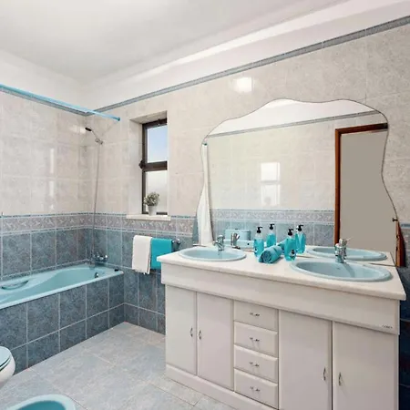 别墅 Luxury Carvoeiro Fragrancia Dois 4 Bedroom Gated Pool *