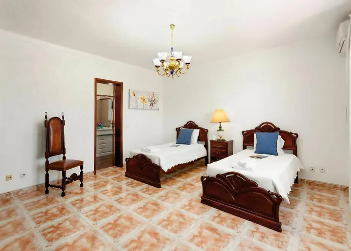 Luxury Carvoeiro Fragrancia Dois 4 Bedroom Gated Pool Villa *